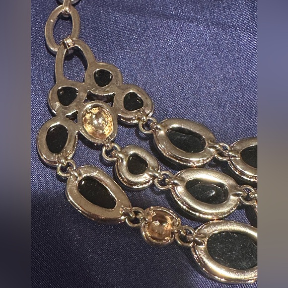 DANA BUCHMAN Signed, Black and Gold Cabochon Statement Adjustable Necklace. - Picture 5 of 10